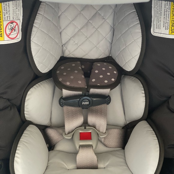 ❌SOLD❌Chicco keyfit30 car seat and base - Picture 7 of 12